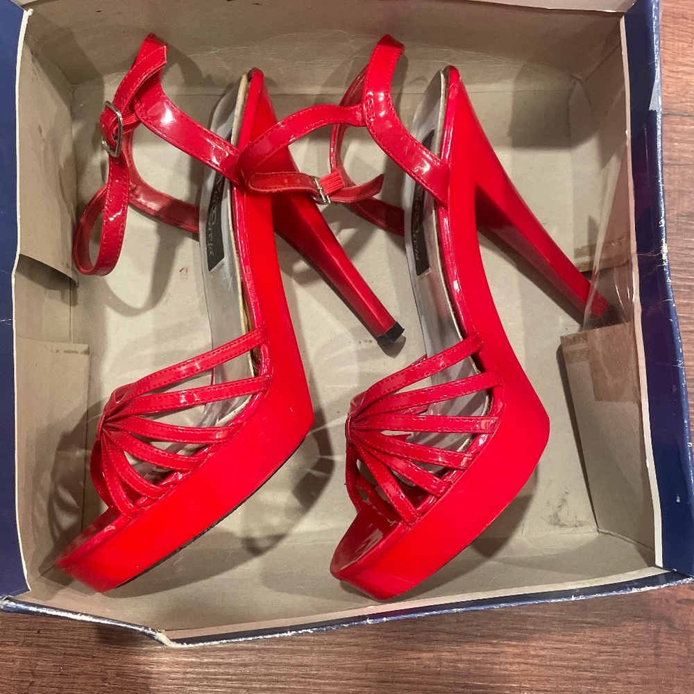 1 WEEK FINAL VINTAGE VIA PAVIA Red Quarter Strap High Heels